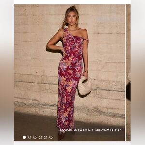 SOLD - VICI Allisan Twisted One Shoulder Floral Maxi Dress - size small